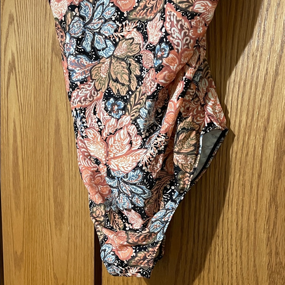 🎉HOST PICK 🎉Pea in the Pod Floral One Piece - Picture 4 of 9
